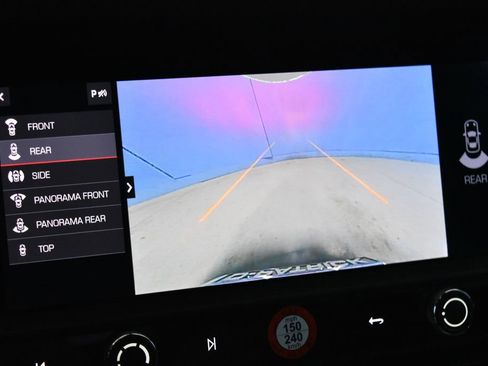 Certified 2024 Porsche Macan image 16