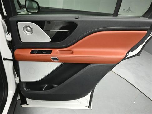 Certified 2025 Lincoln Aviator Reserve w/ Equipment Group 201A image 30