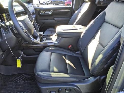 Used 2025 Chevrolet Silverado 1500 LT Trail Boss w/ Convenience Package II image 7