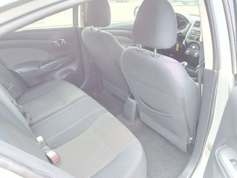 Used 2014 Nissan Versa SV FWD image 10
