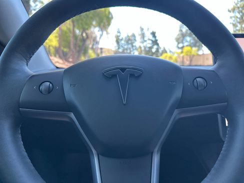 Used 2024 Tesla Model Y Long Range AWD/4WD image 21
