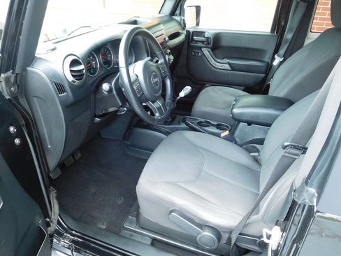 Used 2017 Jeep Wrangler Sport AWD/4WD image 10