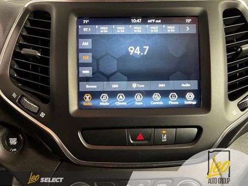 Used 2022 Jeep Cherokee Latitude Lux w/ Sun & Sound Group AWD/4WD image 16