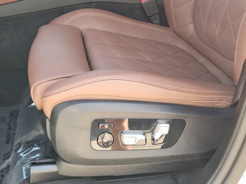 Used 2025 BMW X7 xDrive40i w/ M Sport Package AWD/4WD image 24