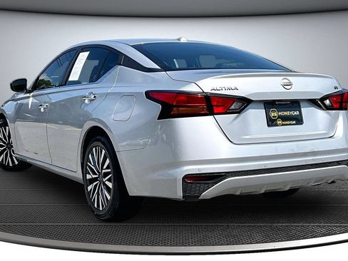 Used 2023 Nissan Altima 2.5 SV FWD image 4