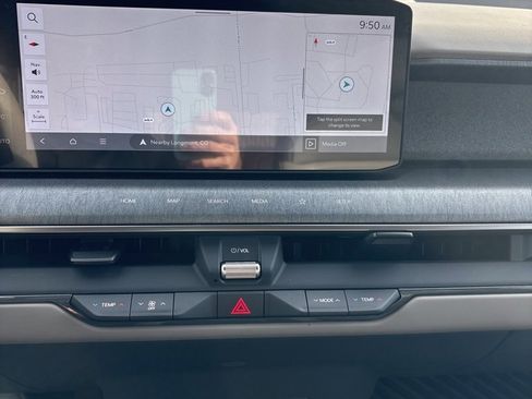 Certified 2024 Kia EV9 Wind image 12