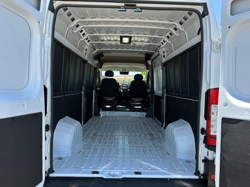 Used 2025 RAM ProMaster 3500 w/ Convenience Group FWD image 17