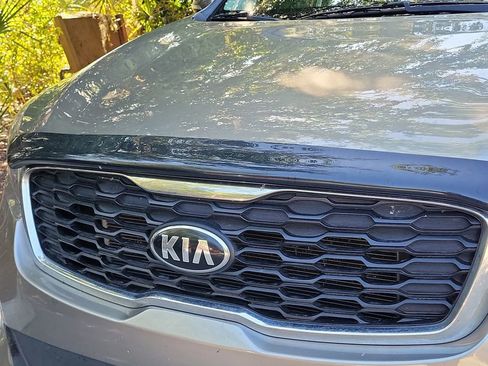 Used 2019 Kia Sorento FWD V6 image 3