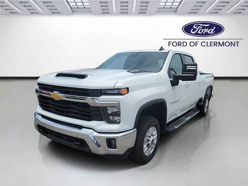 Used 2025 Chevrolet Silverado 2500 LT w/ Convenience Package AWD/4WD image 2