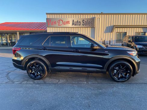 Used 2023 Ford Explorer ST-Line w/ Class IV Trailer Tow Package image 2