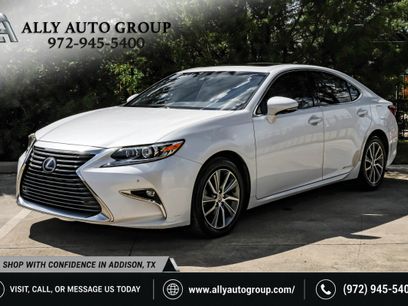 Used 2016 Lexus ES 300h w/ Luxury Package w/Wood Trim