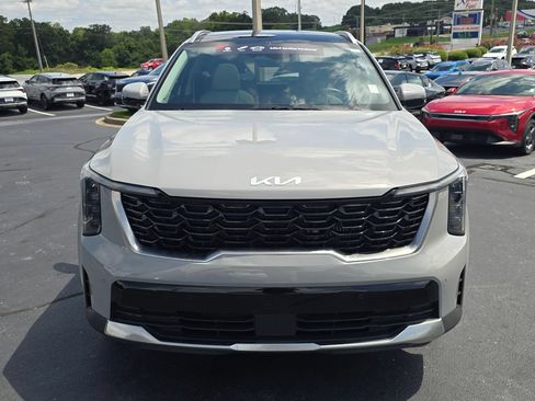 Certified 2025 Kia Sorento EX w/ Panoramic Sunroof Package FWD image 8