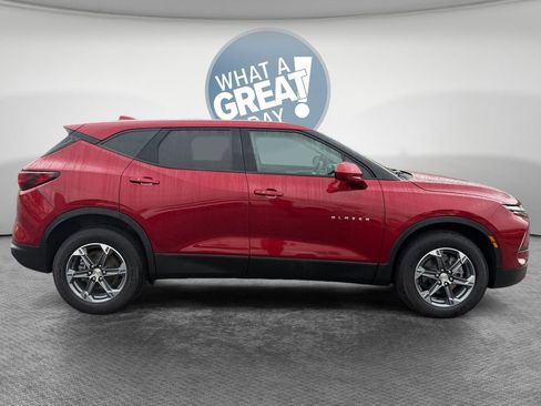 Certified 2025 Chevrolet Blazer LT AWD/4WD image 1