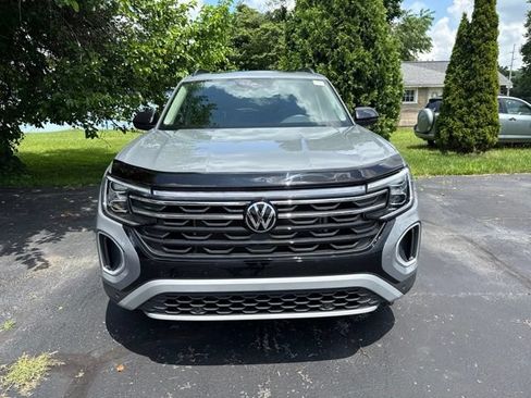 Used 2024 Volkswagen Atlas Peak Edition SE AWD/4WD image 2