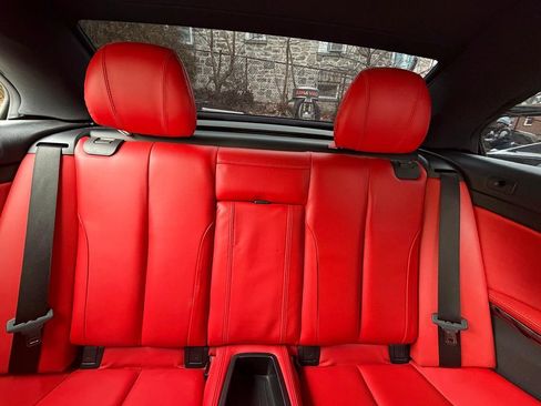 Used 2018 BMW M4 Convertible image 17