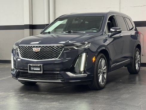 Used 2025 Cadillac XT6 Premium Luxury image 7