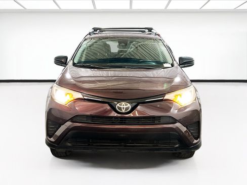 Used 2018 Toyota RAV4 LE FWD image 2