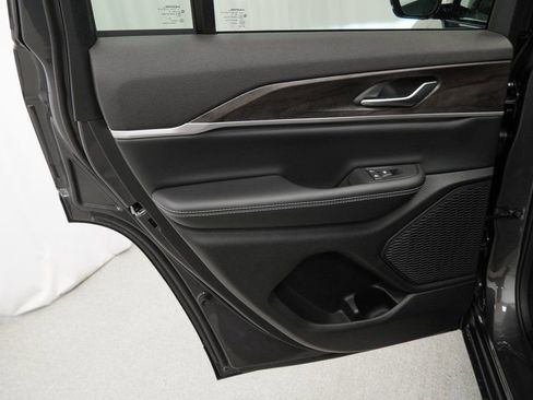 New 2025 Jeep Grand Cherokee Limited image 30