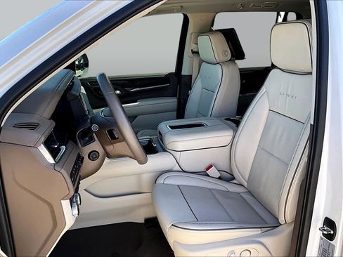 Used 2024 GMC Yukon Denali w/ Denali Reserve Package AWD/4WD image 8