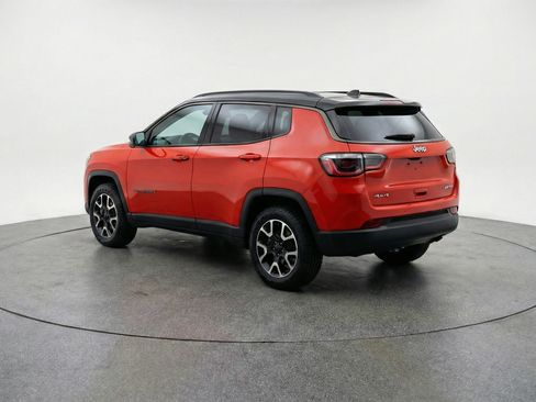Used 2025 Jeep Compass Trailhawk image 6