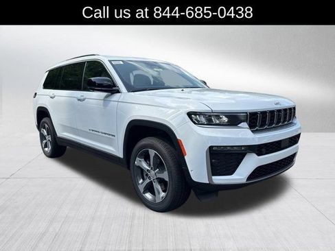 New 2026 Jeep Grand Cherokee L Limited w/ Luxury Tech Group II AWD/4WD image 3