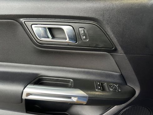 Used 2018 Ford Mustang Coupe image 11