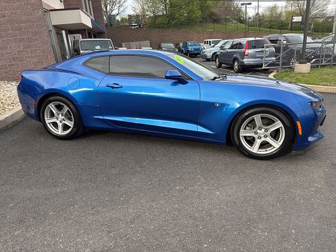 Used 2018 Chevrolet Camaro LT w/ Technology Package image 3