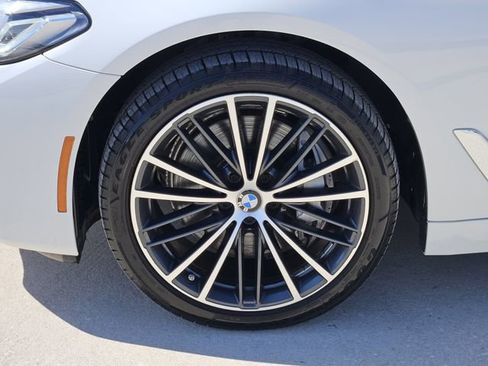 Used 2023 BMW 540i xDrive w/ Premium Package image 10