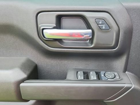 Used 2025 Chevrolet Silverado 1500 Custom Trail Boss w/ Turbomax Blackout Package AWD/4WD image 18