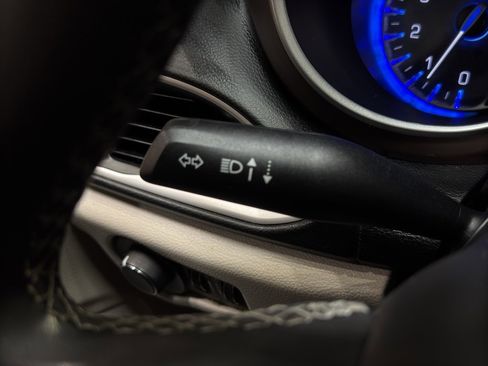 Used 2023 Chrysler Voyager LX image 26