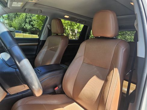 Used 2019 Toyota Highlander Limited Platinum AWD/4WD image 11