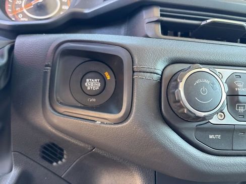 Used 2024 Jeep Wrangler Unlimited Sahara AWD/4WD image 11