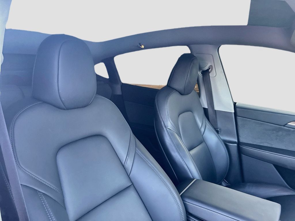 Used 2025 Tesla Model Y Long Range RWD image 27