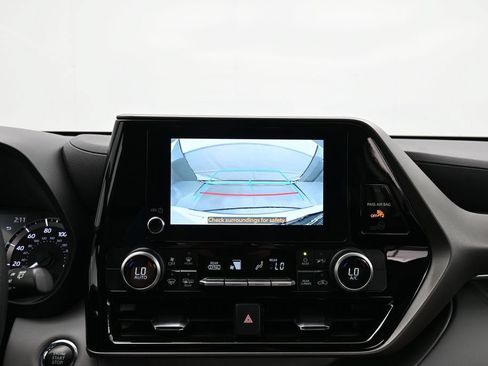 Used 2023 Toyota Highlander L FWD image 49
