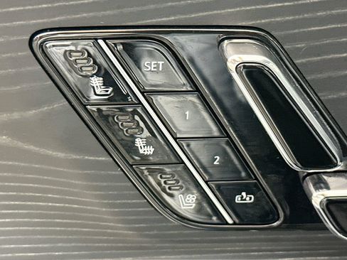 Used 2024 Cadillac Lyriq Luxury AWD/4WD image 21