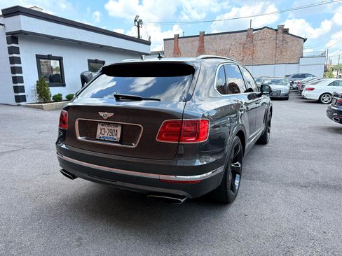 Used 2018 Bentley Bentayga Onyx Edition image 3