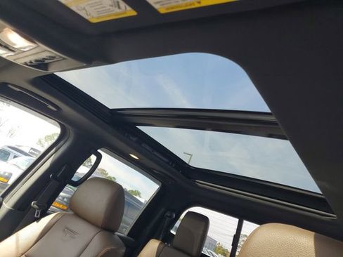 Used 2022 Nissan Titan Platinum Reserve w/ Moonroof Package image 10