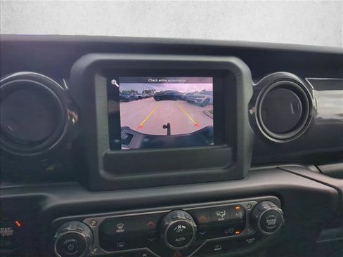 Used 2022 Jeep Gladiator Sport AWD/4WD image 13
