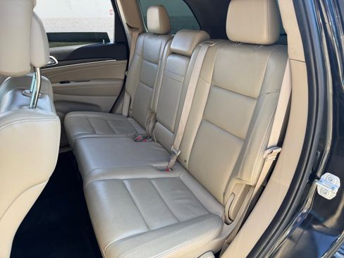 Used 2022 Jeep Grand Cherokee Limited image 19