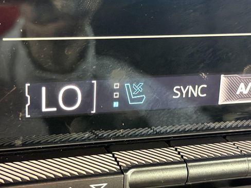 Used 2025 GMC Hummer EV 2X AWD/4WD image 32