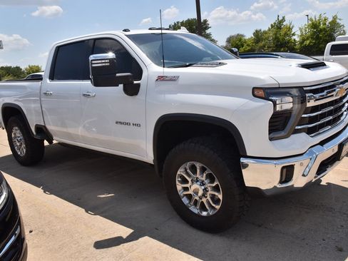 Used 2025 Chevrolet Silverado 2500 LTZ w/ LTZ Premium Package AWD/4WD image 5