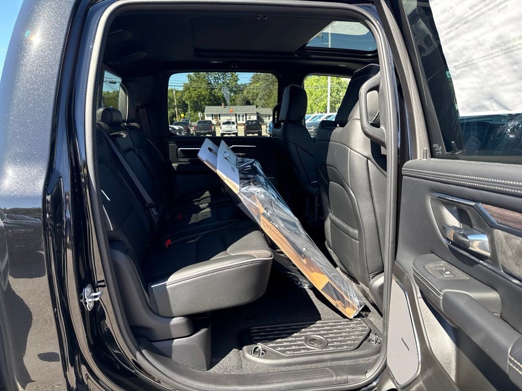 New 2027 RAM 1500 Laramie w/ Night Edition AWD/4WD image 27