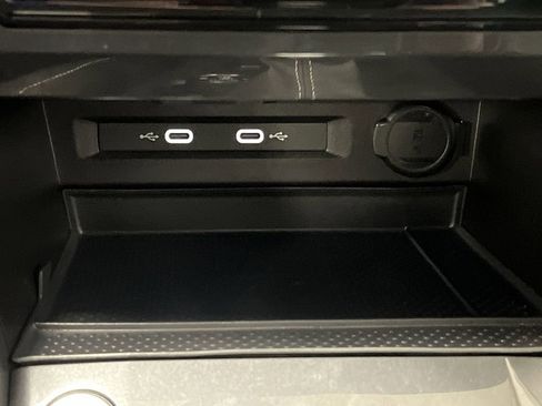 Used 2024 Volkswagen Tiguan SE image 23