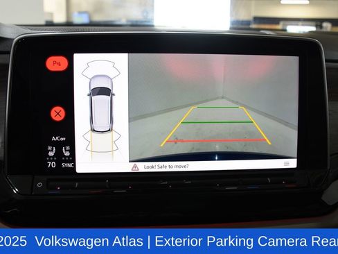 Used 2025 Volkswagen Atlas SEL AWD/4WD image 18