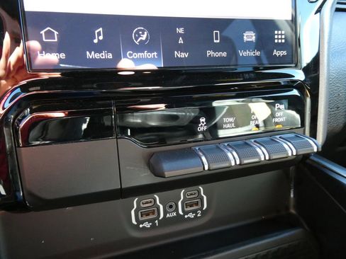 Used 2023 RAM 1500 Laramie AWD/4WD image 26