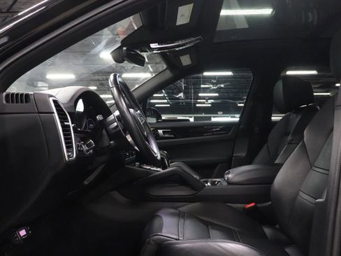 Used 2021 Porsche Cayenne image 11