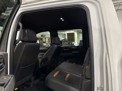 Used 2024 GMC Sierra 2500 AT4 AWD/4WD image 9