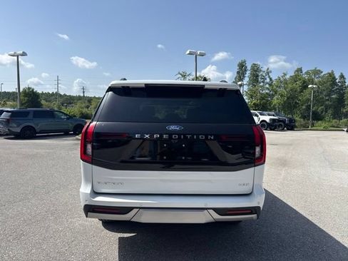 Used 2025 Ford Expedition Max Platinum w/ Driver's Package AWD/4WD image 5