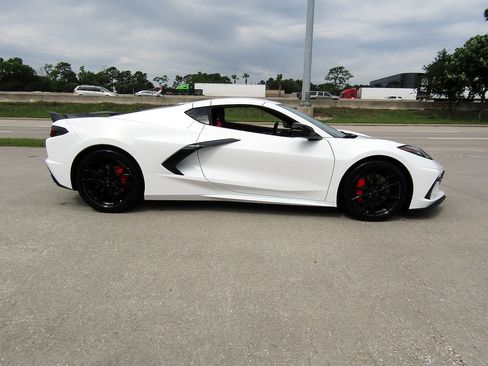 Used 2023 Chevrolet Corvette Stingray Preferred Cpe w/ Z51 Performance Package image 4