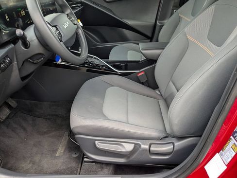 Used 2025 Kia Niro LX FWD image 11
